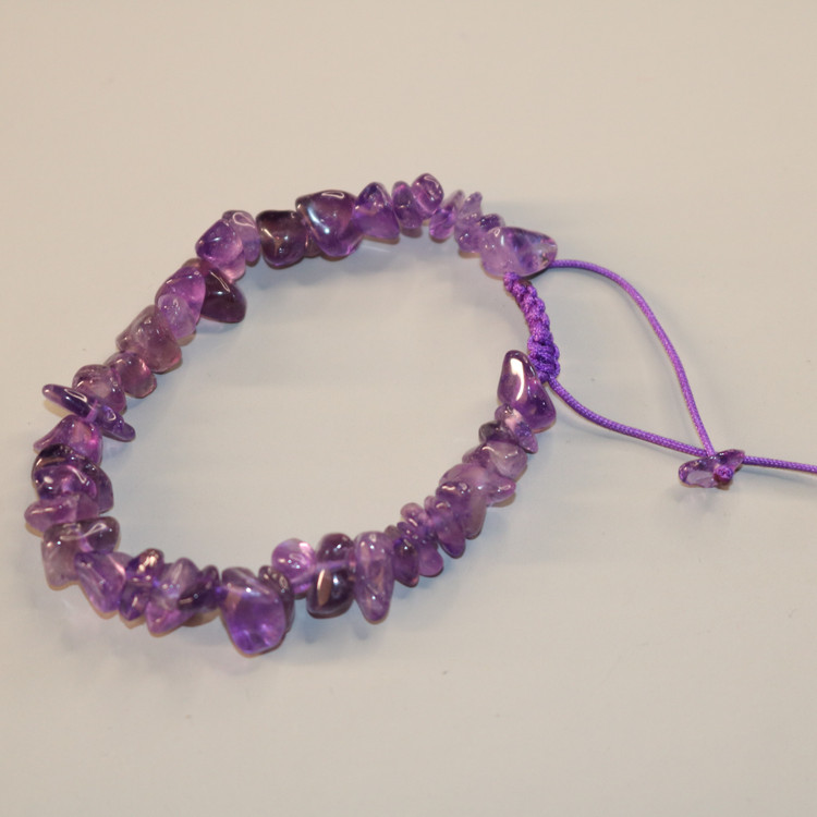 دستبند سنگ آمتیست طبیعی | دستساز مکرومه با نخ بنفش قابل تنظیم aram002