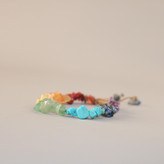 دستبند سنگهای طبیعی هفت چاکرا | مدل چیپ استون (Chip Stone) با بند قهوهای قابل تنظیم