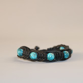 دستبند فیروزه با نخ مکرومه