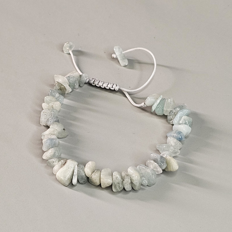 دستبند سنگ آکوامارین | دستساز با نخ مکرومه قابل تنظیم