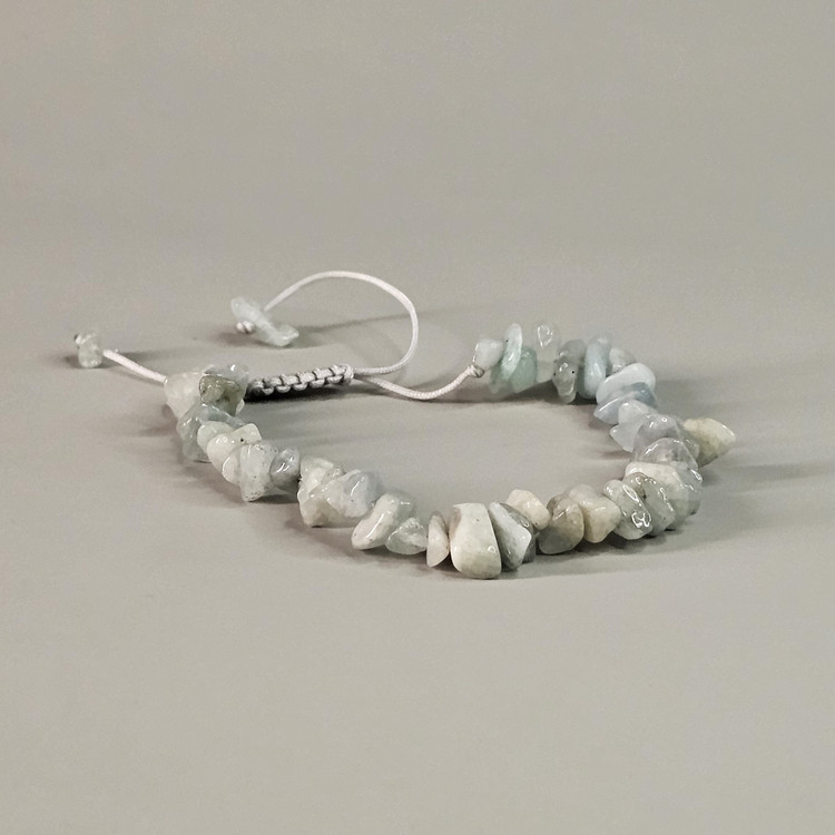 دستبند سنگ آکوامارین | دستساز با نخ مکرومه قابل تنظیم