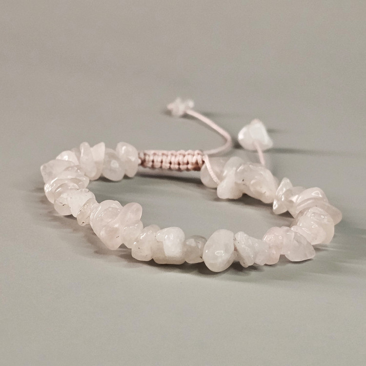 دستبند سنگ رزکوارتز | دست ساز با نخ مکرومه قابل تنظیم
